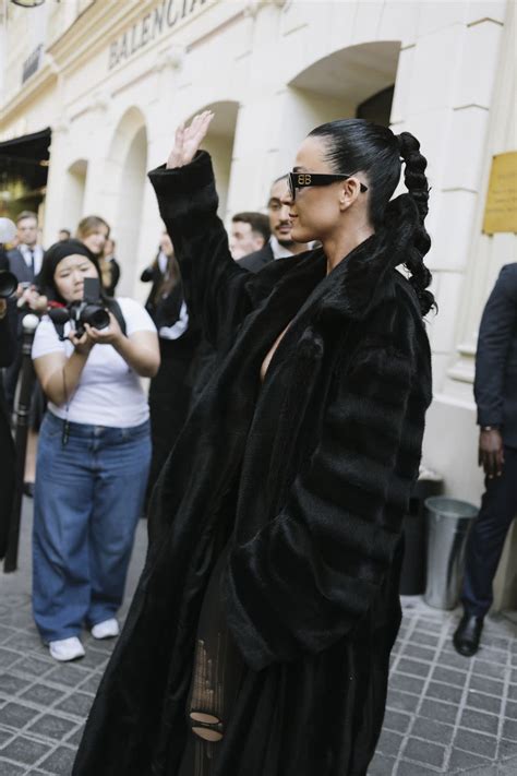 katy perry topless|Katy Perry Dares to Go Topless Underneath a Fur Coat at。